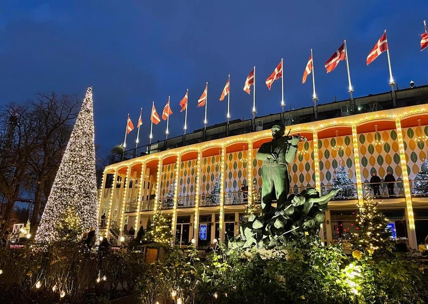 Công viên Tivoli Gardens ở thủ đô Copenhagen mùa Giáng sinh. Ảnh FORBES Công viên Tivoli Gardens ở thủ đô Copenhagen mùa Giáng sinh. Ảnh FORBES