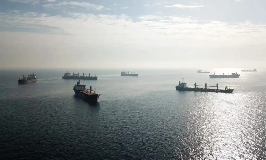Các tàu chở ngũ cốc ở lối vào phía nam của eo biển Bosphorus ở thủ đô Istanbul (Thổ Nhĩ Kỳ). Ảnh: AFP Các tàu chở ngũ cốc ở lối vào phía nam của eo biển Bosphorus ở thủ đô Istanbul (Thổ Nhĩ Kỳ). Ảnh: AFP