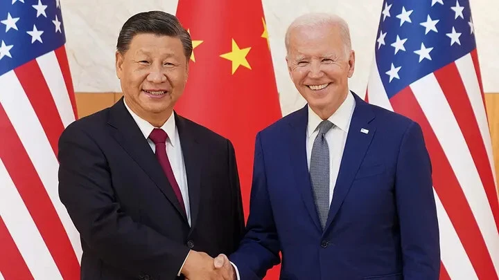 Tổng thống Mỹ Joe Biden gặp Chủ tịch Trung Quốc Tập Cận Bình bên lề Hội nghị thượng G20 ở đảo Bali (Indonesia) ngày 14-11. Ảnh: REUTERS Tổng thống Mỹ Joe Biden gặp Chủ tịch Trung Quốc Tập Cận Bình bên lề Hội nghị thượng G20 ở đảo Bali (Indonesia) ngày 14-11. Ảnh: REUTERS
