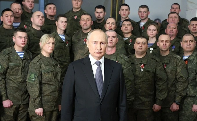 Tổng thống Nga Vladimir Putin phát biểu thông điệp năm mới 2023 tại Trụ sở Quân khu miền Nam (Nga) ngày 31-12-2022. Ảnh: VĂN PHÒNG TỔNG THỐNG NGA Tổng thống Nga Vladimir Putin phát biểu thông điệp năm mới 2023 tại Trụ sở Quân khu miền Nam (Nga) ngày 31-12-2022. Ảnh: VĂN PHÒNG TỔNG THỐNG NGA
