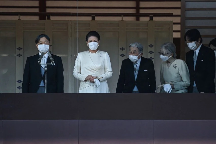 Nhật hoàng Naruhito (trái) cùng các thành viên hoàng gia tại sự kiện. Ảnh: REUTERS Nhật hoàng Naruhito (trái) cùng các thành viên hoàng gia tại sự kiện. Ảnh: REUTERS