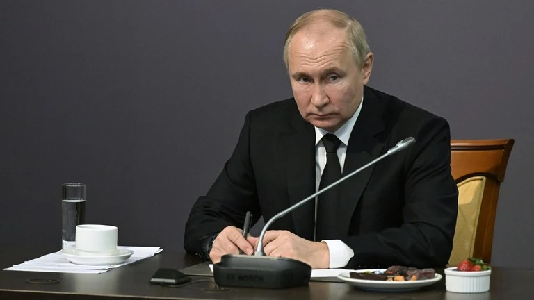 Tổng thống Nga Vladimir Putin tại sự kiện kỷ niệm 80 năm ngày phá vỡ phong tỏa TP Leningrad ở ngày 18-1. Ảnh: SPUTNIK Tổng thống Nga Vladimir Putin tại sự kiện kỷ niệm 80 năm ngày phá vỡ phong tỏa TP Leningrad ở ngày 18-1. Ảnh: SPUTNIK