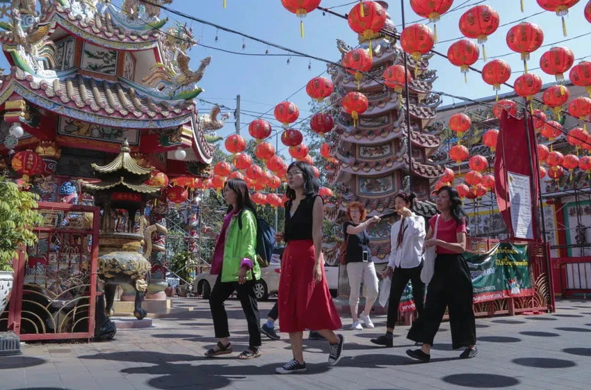 Khách du lịch Trung Quốc ở tỉnh Chiang Mai, miền bắc Thái Lan hôm 23-1. Ảnh: AP Khách du lịch Trung Quốc ở tỉnh Chiang Mai, miền bắc Thái Lan hôm 23-1. Ảnh: AP