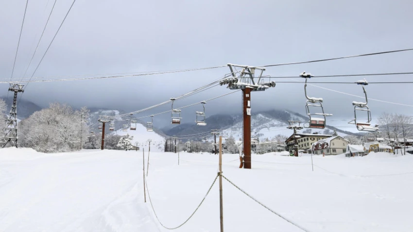 Khu nghỉ dưỡng Tsugaike Mountain ở làng Otari, tỉnh Nagano (Nhật) ngày 30-1 sau trận tuyết lở. Ảnh: KYODO Khu nghỉ dưỡng Tsugaike Mountain ở làng Otari, tỉnh Nagano (Nhật) ngày 30-1 sau trận tuyết lở. Ảnh: KYODO