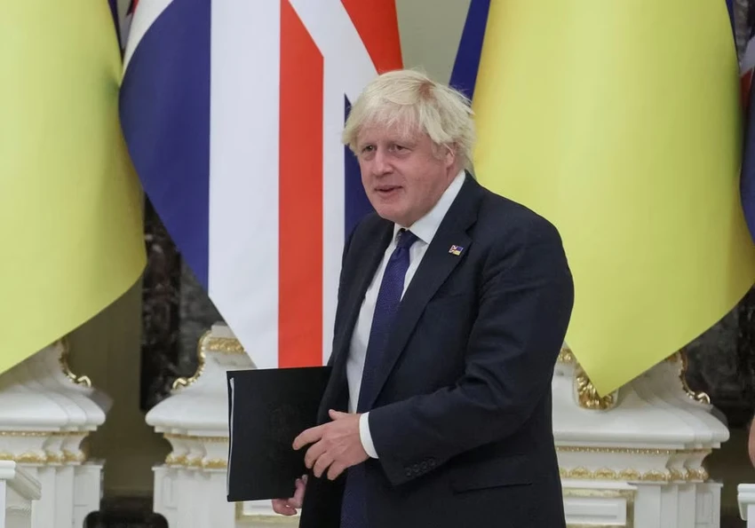 Thủ tướng Anh Boris Johnson (ảnh) trong cuộc họp báo chung với Tổng thống Ukraine Volodymyr Zelensky tại thủ đô Kiev (Ukraine) ngày 24-8. Ảnh: REUTERS Thủ tướng Anh Boris Johnson (ảnh) trong cuộc họp báo chung với Tổng thống Ukraine Volodymyr Zelensky tại thủ đô Kiev (Ukraine) ngày 24-8. Ảnh: REUTERS