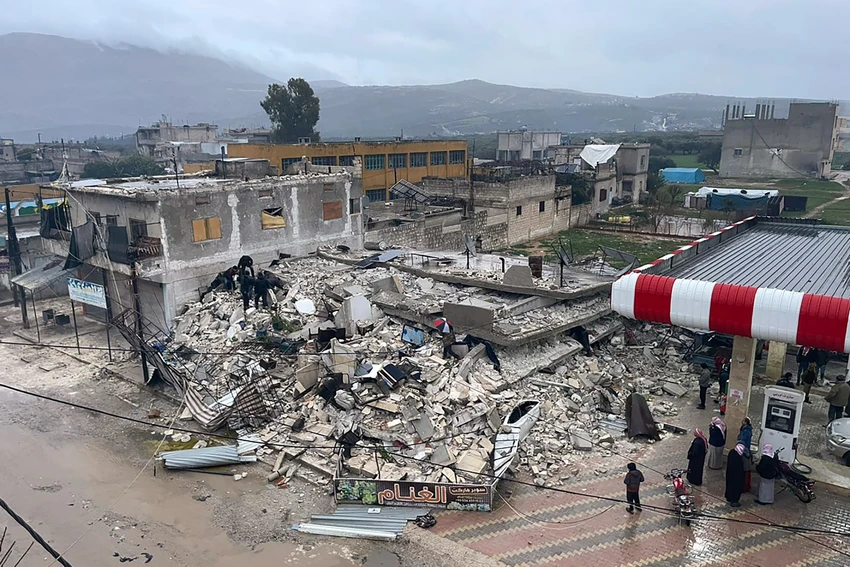 Động đất gây ra hư hại nặng ở Azmarin, Syria. Ảnh: AP Động đất gây ra hư hại nặng ở Azmarin, Syria. Ảnh: AP