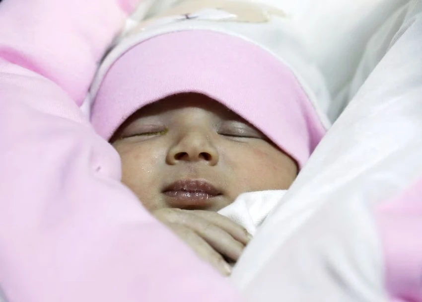 Bé Afraa - cô bé chào đời trong trận động đất ở Syria. Ảnh: REUTERS Bé Afraa - cô bé chào đời trong trận động đất ở Syria. Ảnh: REUTERS