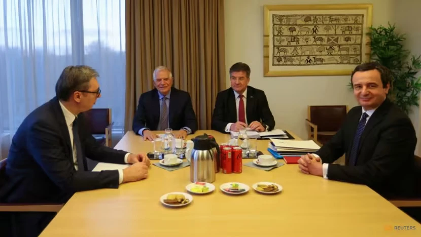 Tổng thống Serbia Aleksandar Vucic, Thủ tướng Kosovo Albin Kurti, người đứng đầu chính sách đối ngoại của Liên minh châu Âu Josep Borrell và Đại diện đặc biệt của EU về châu Âu Miroslav Lajcak tham dự cuộc đàm phán hôm 27-2. Ảnh: REUTERS