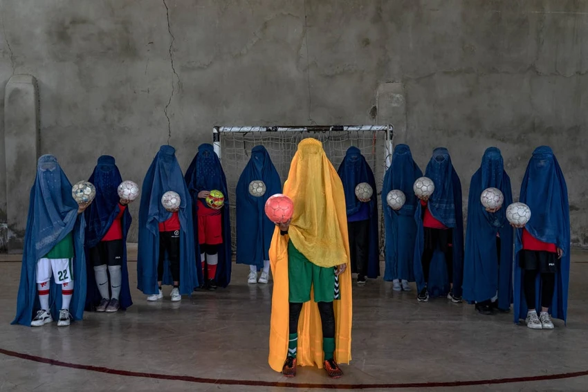 Một đội bóng đá nữ ở Kabul, Afghanistan. Ảnh: SONY WORLD PHOTOGRAPHY AWARDS 2023 Một đội bóng đá nữ ở Kabul, Afghanistan. Ảnh: SONY WORLD PHOTOGRAPHY AWARDS 2023