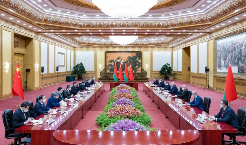 Phái đoàn TQ do Chủ tịch Tập Cận Bình (trái) dẫn đầu hội đàm với phái đoàn Belarus do Tổng thống Alexander Lukashenko dẫn đầu tại Đại lễ đường Nhân dân ở thủ đô Bắc Kinh (TQ) ngày 1-3. Ảnh: TÂN HOA XÃ Phái đoàn TQ do Chủ tịch Tập Cận Bình (trái) dẫn đầu hội đàm với phái đoàn Belarus do Tổng thống Alexander Lukashenko dẫn đầu tại Đại lễ đường Nhân dân ở thủ đô Bắc Kinh (TQ) ngày 1-3. Ảnh: TÂN HOA XÃ