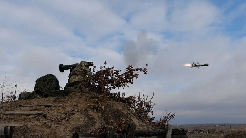 Lực lượng Ukraine bắn tên lửa chống tăng Javelin trong một cuộc tập trận vào năm 2022. Ảnh: REUTERS Lực lượng Ukraine bắn tên lửa chống tăng Javelin trong một cuộc tập trận vào năm 2022. Ảnh: REUTERS