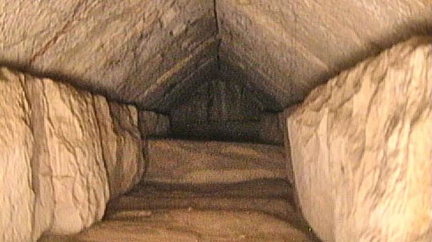 Hành lang bí mật bên trong Đại Kim tự tháp Giza. Ảnh: REUTERS Hành lang bí mật bên trong Đại Kim tự tháp Giza. Ảnh: REUTERS