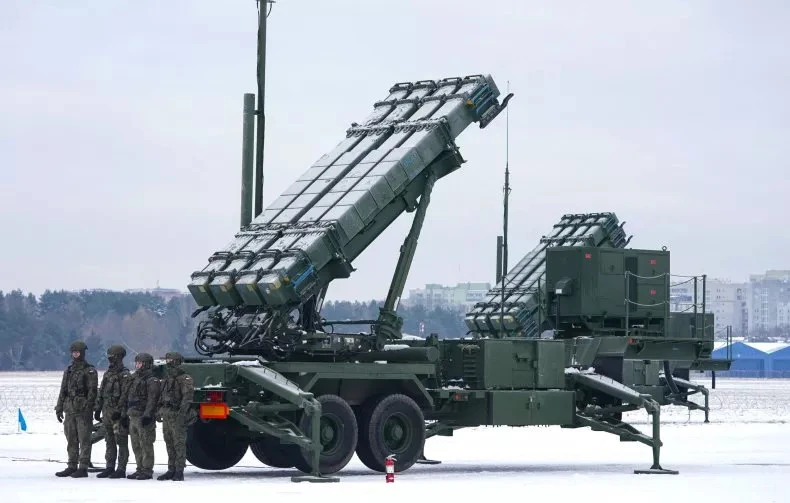 Hệ thống phòng không Patriot trong một cuộc tập trận quân sự tại Sân bay Warsaw Babice (Ba Lan) vào ngày 7-2. Ảnh: AFP