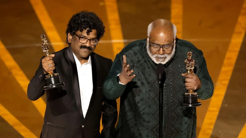 Hai nhà soạn nhạc Chandrabose và M. M. Keeravani nhận giải Bài hát gốc hay nhất cho bài hát "Naatu Naatu" trong phim "RRR". Ảnh: GETTY IMAGES Hai nhà soạn nhạc Chandrabose và M. M. Keeravani nhận giải Bài hát gốc hay nhất cho bài hát "Naatu Naatu" trong phim "RRR". Ảnh: GETTY IMAGES