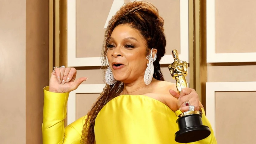 Nhà thiết kế Ruth E. Carter trở thành người chiến thắng giải Thiết kế trang phục đẹp nhất trong phim "Black Panther: Wakanda Forever" (Chiến binh Báo Đen: Wakanda bất diệt). Ảnh: GETTY IMAGES Nhà thiết kế Ruth E. Carter trở thành người chiến thắng giải Thiết kế trang phục đẹp nhất trong phim "Black Panther: Wakanda Forever" (Chiến binh Báo Đen: Wakanda bất diệt). Ảnh: GETTY IMAGES