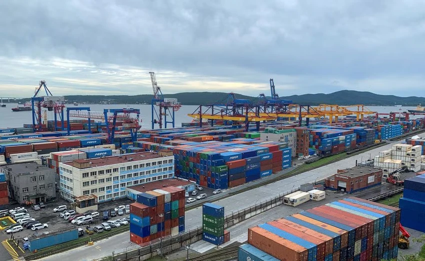 Cảng ở Vladivostok, Nga. Ảnh: REUTERS Cảng ở Vladivostok, Nga. Ảnh: REUTERS