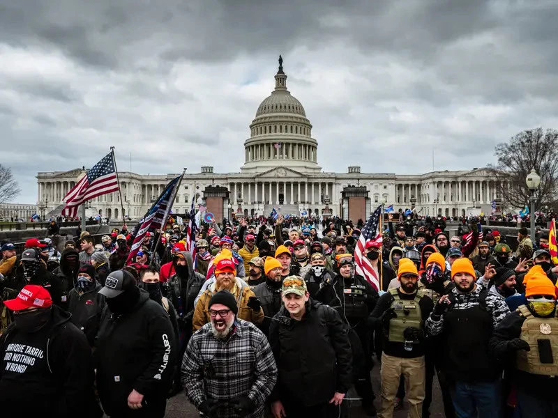 Bạo loạn tại Điện Capitol, thủ đô Washington D.C (Mỹ) ngày 6-1-2021. Ảnh: BUSINESS INSIDER Bạo loạn tại Điện Capitol, thủ đô Washington D.C (Mỹ) ngày 6-1-2021. Ảnh: BUSINESS INSIDER