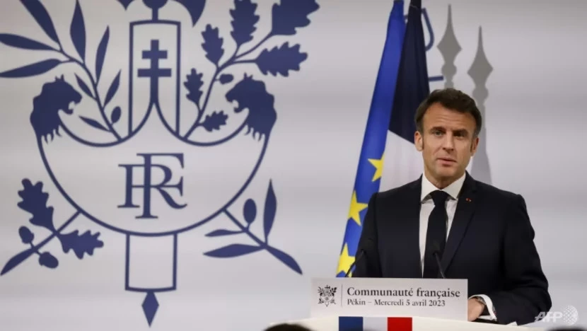 Tổng thống Pháp Emmanuel Macron phát biểu trong cuộc gặp gỡ cộng đồng người Pháp ở Trung Quốc tại Đại sứ Pháp ở Bắc Kinh ngày 5-4. Ảnh: AFP