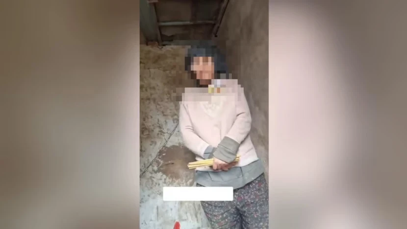 Video về người phụ nữ bị giam giữ trong nhà kho tối tăm, không điện, nước đã thu hút hàng triệu lượt xem. ẢNh: TWITTER Video về người phụ nữ bị giam giữ trong nhà kho tối tăm, không điện, nước đã thu hút hàng triệu lượt xem. ẢNh: TWITTER
