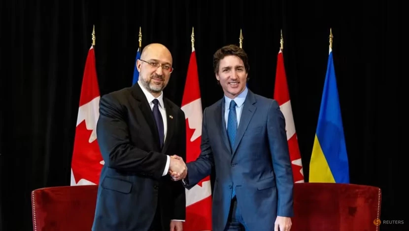 Thủ tướng Ukraine Denys Shmyhal (trái) và Thủ tướng Canada Justin Trudeau tại TP Toronto, bang Ontario (Canada) ngày 11-4. Ảnh: REUTERS Thủ tướng Ukraine Denys Shmyhal (trái) và Thủ tướng Canada Justin Trudeau tại TP Toronto, bang Ontario (Canada) ngày 11-4. Ảnh: REUTERS