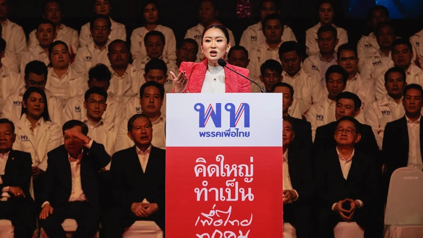 Bà Paetongtarn Shinawatra phát biểu tại Đại học Thammasat vào ngày 17-3. Ảnh: GETTY IMAGES Bà Paetongtarn Shinawatra phát biểu tại Đại học Thammasat vào ngày 17-3. Ảnh: GETTY IMAGES