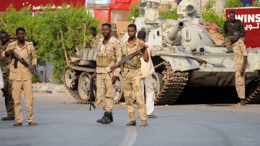 Binh sĩ của Lực lượng Vũ trang Sudan (SAF) ngày 20-4. Ảnh: AFP Binh sĩ của Lực lượng Vũ trang Sudan (SAF) ngày 20-4. Ảnh: AFP