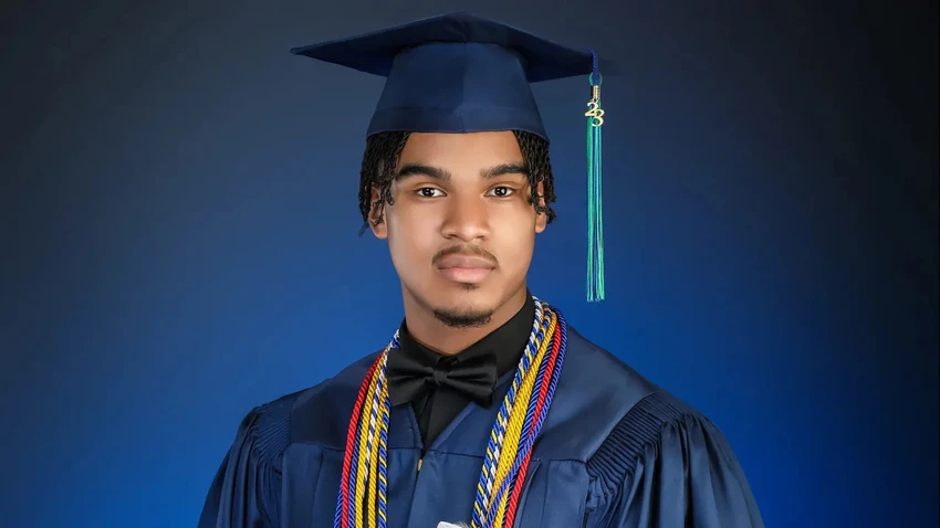 Nam sinh Dennis Maliq Barnes (16 tuổi) đang học tại Trường Trung học Quốc tế New Orlean bang Louisiana (Mỹ). Ảnh: CNN Nam sinh Dennis Maliq Barnes (16 tuổi) đang học tại Trường Trung học Quốc tế New Orlean bang Louisiana (Mỹ). Ảnh: CNN