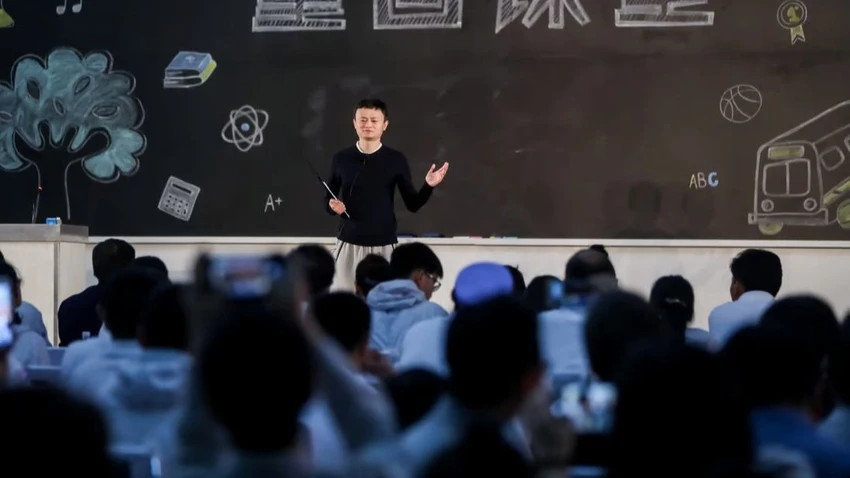 Tỉ phú Jack Ma phát biểu tại một trường học do Quỹ Jack Ma tài trợ. Ảnh: HANDOUT