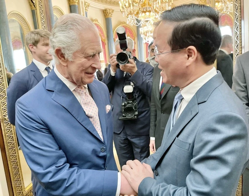 Chủ tịch nước Võ Văn Thưởng và Vua Charles III. Ảnh: TTXVN Chủ tịch nước Võ Văn Thưởng và Vua Charles III. Ảnh: TTXVN