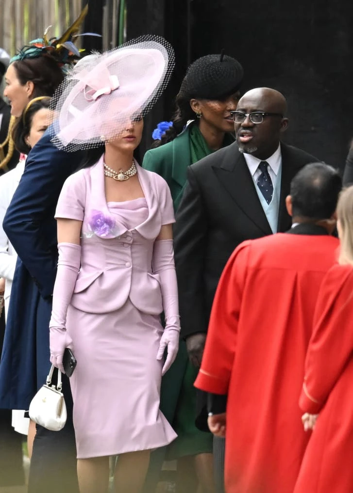 Tổng biên tập tạp chí Vogue Edward Enninful (phải) nữ ca sĩ Katy Perry. Ảnh: GETTY IMAGES Tổng biên tập tạp chí Vogue Edward Enninful (phải) nữ ca sĩ Katy Perry. Ảnh: GETTY IMAGES