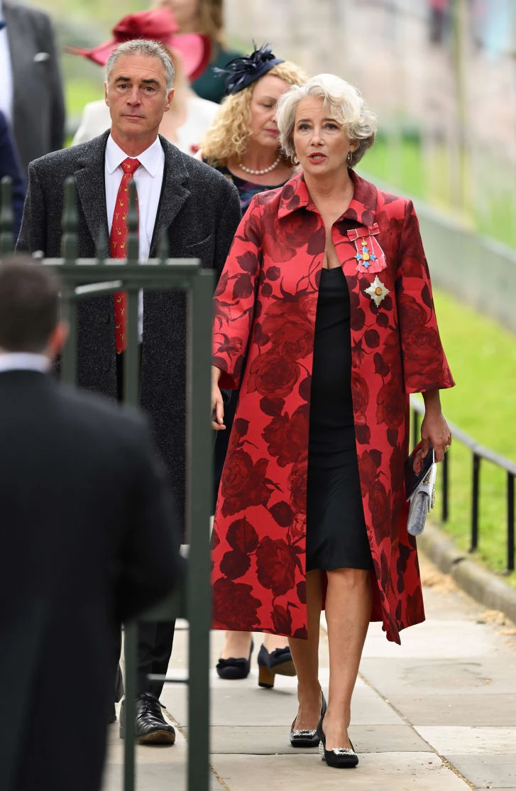 Nữ diễn viên Emma Thompson cùng chồng là nam diễn viên Greg Wise là những vị khách đầu tiên bước vào Tu viện Westminster dự lễ đăng quang Vua Charles III. Ảnh: GETTY IMAGES Nữ diễn viên Emma Thompson cùng chồng là nam diễn viên Greg Wise là những vị khách đầu tiên bước vào Tu viện Westminster dự lễ đăng quang Vua Charles III. Ảnh: GETTY IMAGES