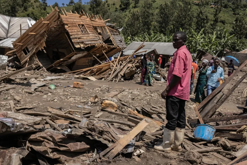 Nhiều ngôi nhà ở làng Nyamukubi, tỉnh Nam Kivu, Cộng hòa Dân chủ Congo bị tàn phá sau trận lũ. Ảnh: AFP Nhiều ngôi nhà ở làng Nyamukubi, tỉnh Nam Kivu, Cộng hòa Dân chủ Congo bị tàn phá sau trận lũ. Ảnh: AFP