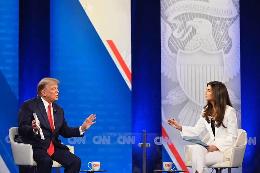Cựu Tổng thống Donald Trump tại chương trình do đài CNN tổ chức ở bang New Hampshire (Mỹ) hôm 10-5. Ảnh: CNN Cựu Tổng thống Donald Trump tại chương trình do đài CNN tổ chức ở bang New Hampshire (Mỹ) hôm 10-5. Ảnh: CNN