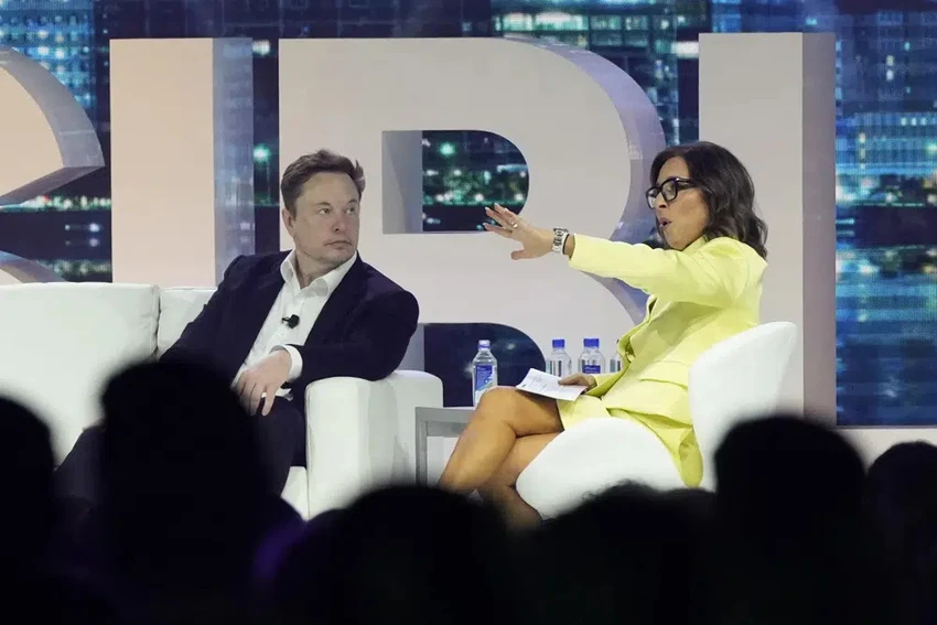 Bà Linda Yaccarino và tỉ phú Elon Musk tại một hội nghị quảng cáo vào tháng 4. Ảnh: AP Bà Linda Yaccarino và tỉ phú Elon Musk tại một hội nghị quảng cáo vào tháng 4. Ảnh: AP