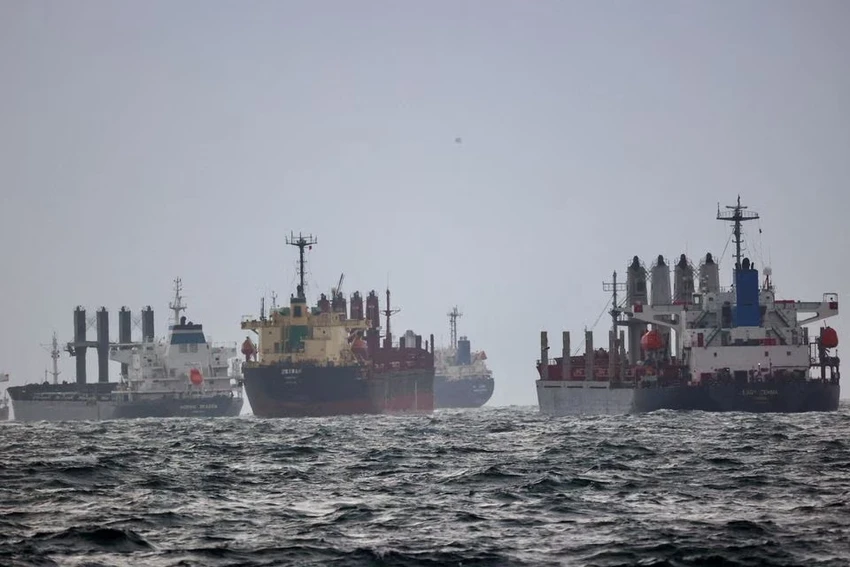 Tàu thuyền chờ kiểm tra theo Thỏa thuận Ngũ cốc Biển Đen tại eo biển Bosphorus (Thổ Nhĩ Kỳ) ngày 11-12-2022. Ảnh: REUTERS Tàu thuyền chờ kiểm tra theo Thỏa thuận Ngũ cốc Biển Đen tại eo biển Bosphorus (Thổ Nhĩ Kỳ) ngày 11-12-2022. Ảnh: REUTERS