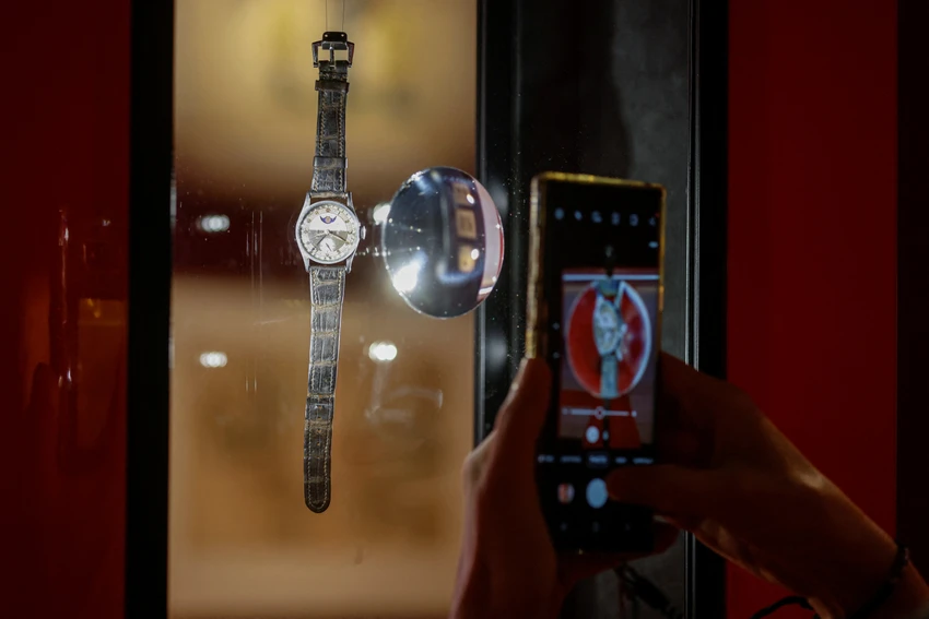 Chiếc đồng hồ Patek Philippe Reference 96 Quantieme Lune từng thuộc về vua Phổ Nghi. Ảnh: REUTERS Chiếc đồng hồ Patek Philippe Reference 96 Quantieme Lune từng thuộc về vua Phổ Nghi. Ảnh: REUTERS