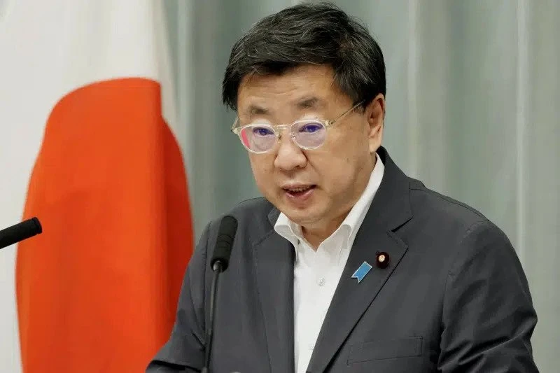 Ông Hirokazu Matsuno - Chánh văn phòng Nội các Nhật. Ảnh: AP Ông Hirokazu Matsuno - Chánh văn phòng Nội các Nhật. Ảnh: AP