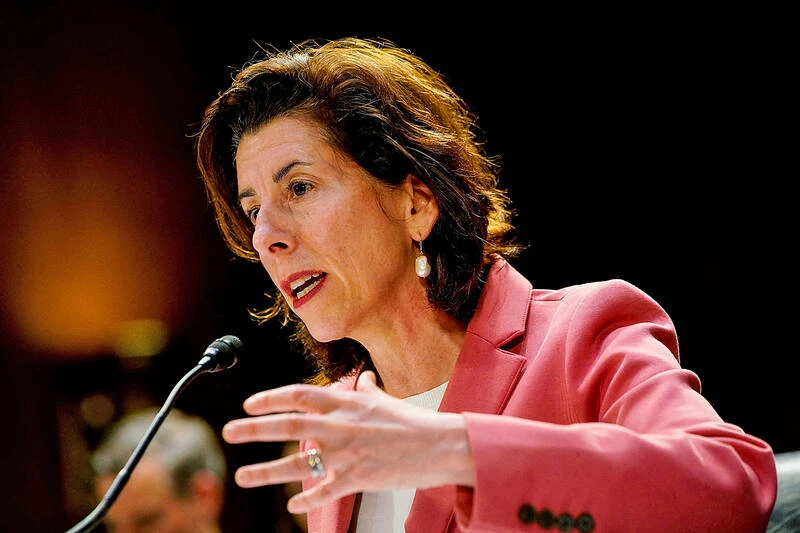 Bộ trưởng Thương mại Mỹ - bà Gina Raimondo. Ảnh: REUTERS Bộ trưởng Thương mại Mỹ - bà Gina Raimondo. Ảnh: REUTERS
