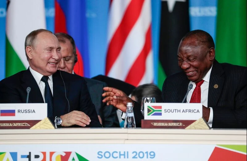 Tổng thống Nam Phi Cyril Ramaphosa (phải) và Tổng thống Nga Vladimir Putin tại Hội nghị thượng đỉnh Nga - Châu Phi năm 2019. Ảnh: AFP Tổng thống Nam Phi Cyril Ramaphosa (phải) và Tổng thống Nga Vladimir Putin tại Hội nghị thượng đỉnh Nga - Châu Phi năm 2019. Ảnh: AFP