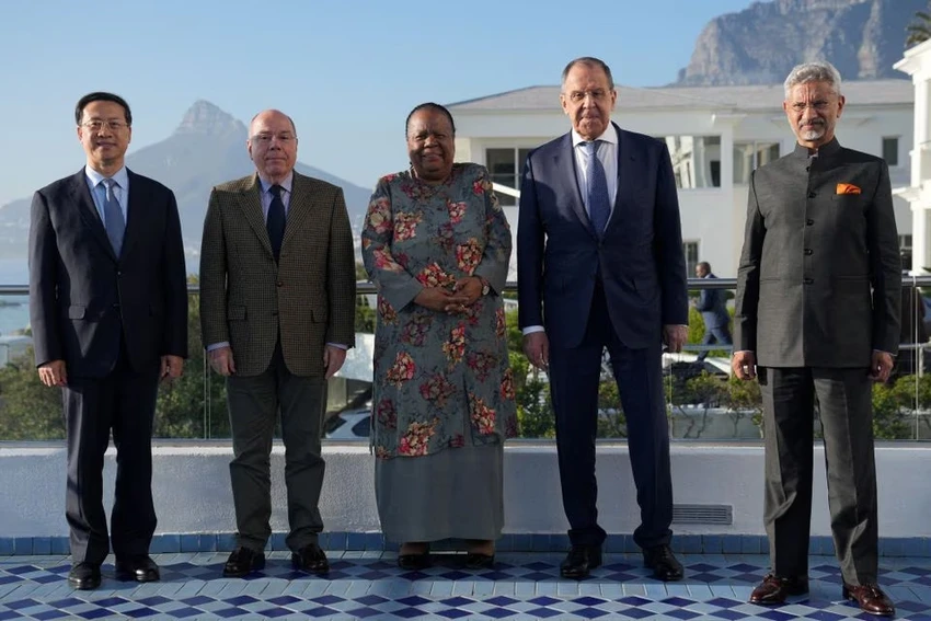 Ngoại trưởng nhóm các nền kinh tế mới nổi (BRICS) tham dự cuộc họp tại Nam Phi ngày 1-6. Ảnh: REUTERS