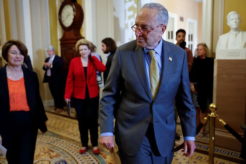 Lãnh đạo phe đa số Dân chủ tại Thượng viện Mỹ - ông Chuck Schumer tại Thượng viện Mỹ (thủ đô Washington D.C) ngày 31-5. Ảnh: REUTERS Lãnh đạo phe đa số Dân chủ tại Thượng viện Mỹ - ông Chuck Schumer tại Thượng viện Mỹ (thủ đô Washington D.C) ngày 31-5. Ảnh: REUTERS