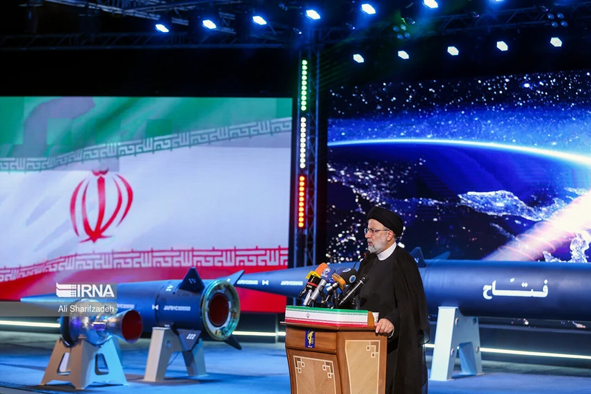 Tổng thống Iran - ông Ebrahim Raisi tại buổi lễ ra mắt tên lửa Fattah ngày 6-6 ở thủ đô Tehran (Iran). Ảnh: IRNA Tổng thống Iran - ông Ebrahim Raisi tại buổi lễ ra mắt tên lửa Fattah ngày 6-6 ở thủ đô Tehran (Iran). Ảnh: IRNA