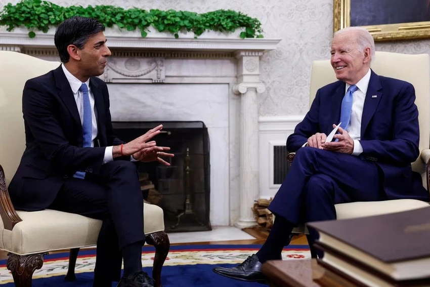 Thủ tướng Anh Rishi Sunak (trái) và Tổng thống Mỹ Joe Biden tại Phòng Bầu dục (Nhà Trắng, thủ đô Washington D.C, Mỹ) ngày 8-6. Ảnh: REUTERS Thủ tướng Anh Rishi Sunak (trái) và Tổng thống Mỹ Joe Biden tại Phòng Bầu dục (Nhà Trắng, thủ đô Washington D.C, Mỹ) ngày 8-6. Ảnh: REUTERS