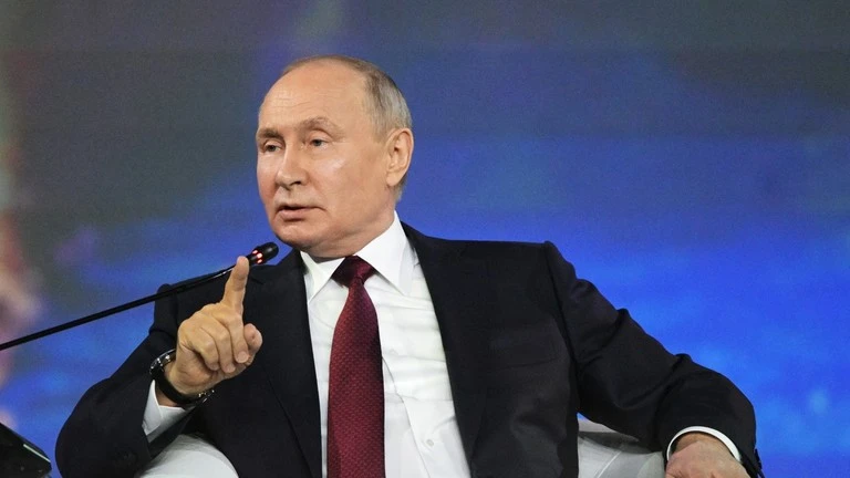 Tổng thống Nga Vladimir Putin tại Diễn đàn Kinh tế Quốc tế St. Petersburg tổ chức tại TP St.Petersburg (Nga) ngày 16-6. Ảnh: SPUTNIK Tổng thống Nga Vladimir Putin tại Diễn đàn Kinh tế Quốc tế St. Petersburg tổ chức tại TP St.Petersburg (Nga) ngày 16-6. Ảnh: SPUTNIK