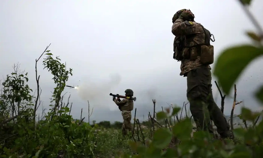 Các binh sĩ Ukraine ở tiền tuyến gần TP Bakhmut (tỉnh Donetsk, Ukraine). Ảnh: AFP Các binh sĩ Ukraine ở tiền tuyến gần TP Bakhmut (tỉnh Donetsk, Ukraine). Ảnh: AFP