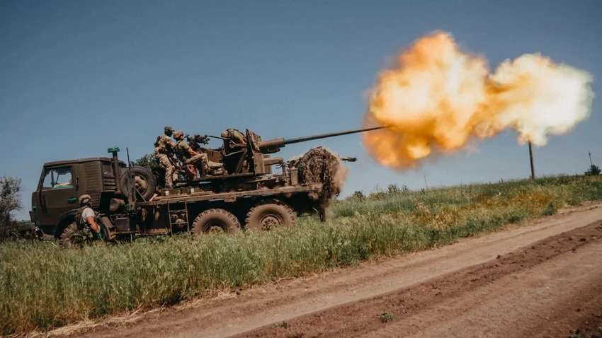 Binh sĩ Ukraine bên ngoài TP Bakhmut (tỉnh Donetsk, miền đông Ukraine) ngày 19-6. Ảnh: ANADOLU AGENCY Binh sĩ Ukraine bên ngoài TP Bakhmut (tỉnh Donetsk, miền đông Ukraine) ngày 19-6. Ảnh: ANADOLU AGENCY