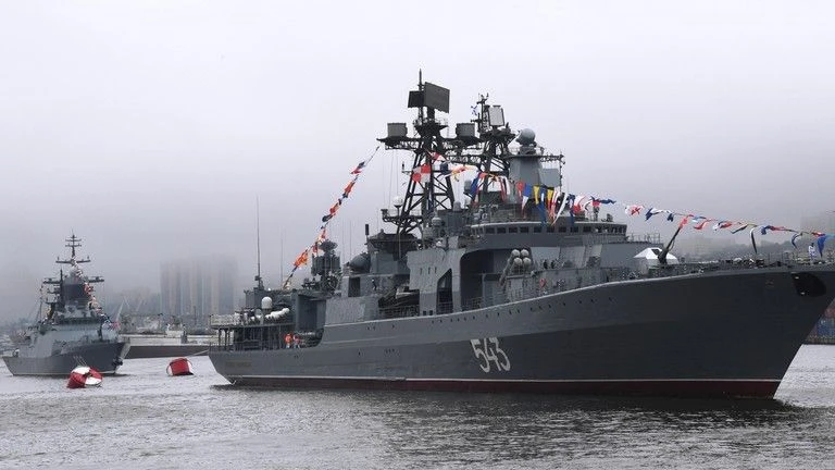 Tàu khu trục nhỏ và hộ vệ của Nga thành phố cảng Vladivostok (Nga). Ảnh: RT Tàu khu trục nhỏ và hộ vệ của Nga thành phố cảng Vladivostok (Nga). Ảnh: RT