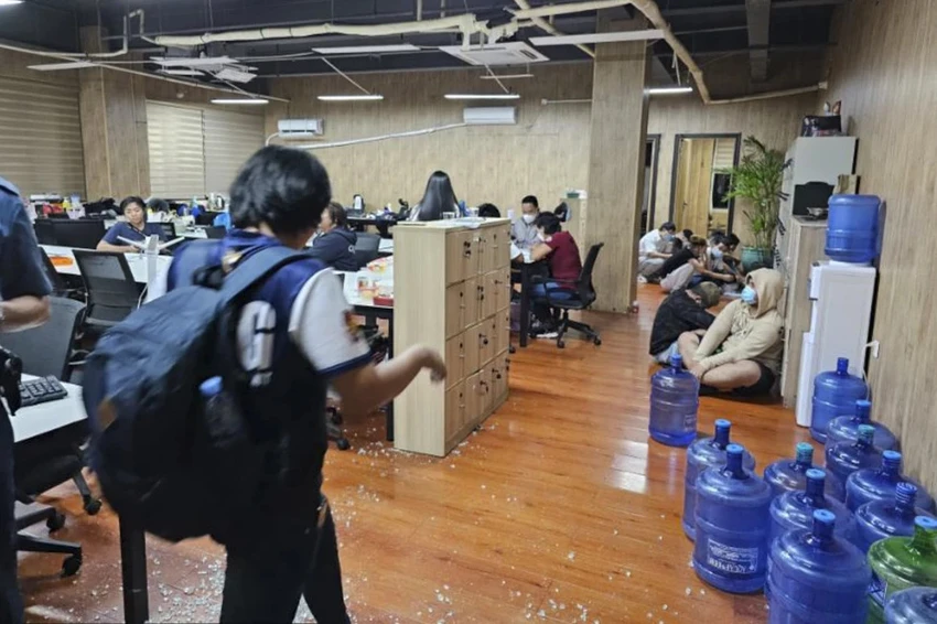 Một trong những địa điểm bị cảnh sát Philippines đột kích ở Las Pinas, hôm 27-6. Ảnh: AP