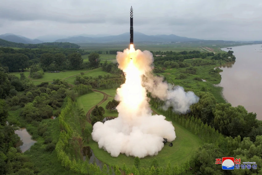 Hình ảnh vụ thử tên lửa đạn đạo liên lục địa Hwasong-18 được Hãng thông tấn Trung ương Triều Tiên KCNA công bố ngày 13-7. Ảnh: KCNA Hình ảnh vụ thử tên lửa đạn đạo liên lục địa Hwasong-18 được Hãng thông tấn Trung ương Triều Tiên KCNA công bố ngày 13-7. Ảnh: KCNA