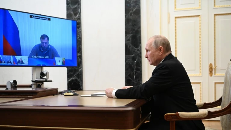 Tổng thống Nga Vladimir Putin tổ chức cuộc họp trực tuyến về tình hình cầu Crimea ngày 17-7. Ảnh: SPUTNIK Tổng thống Nga Vladimir Putin tổ chức cuộc họp trực tuyến về tình hình cầu Crimea ngày 17-7. Ảnh: SPUTNIK